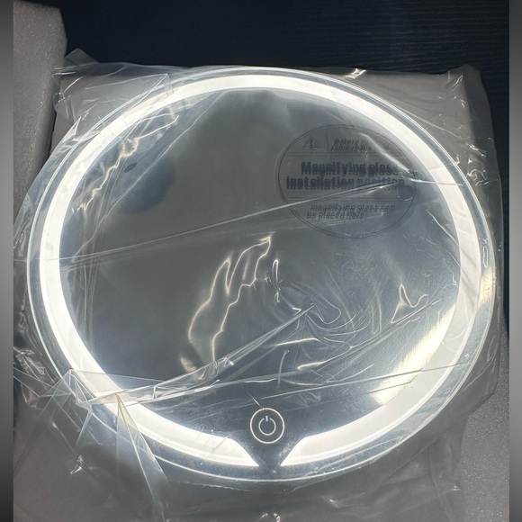 Lighted Makeup Mirror with 1X/5X Magnification,8.3" Rechargeable *new* - Picture 8 of 9